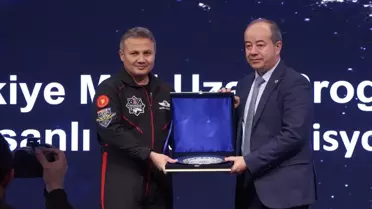 Alper Gezeravcı, Öğrencilerle Uzay Deneyimlerini Paylaştı