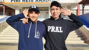 Adana'da aynı anda kanseri yenip okula dönen iki öğrenci, balonlarla karşılandı