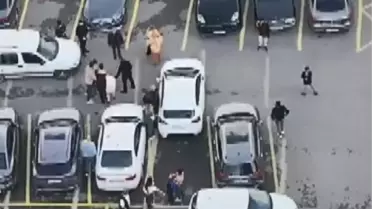 Adliye Bahçesinde Kavga