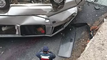 Kamyonet bariyerleri aşıp alt yola düştü! 3 kişi hayatını kaybetti