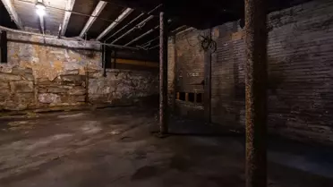 Bodrumundan gelen sesleri hırsız sandı, gerçek bambaşka çıktı! Aylardır orada yaşıyor