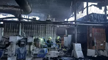 Bucak'ta Fabrika Yangını Söndürüldü