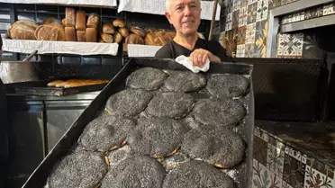 Bursa'da Tarihi Fırın Peru'dan İthal Ettiği Siyah Susamla Tahinli Pide Üretti