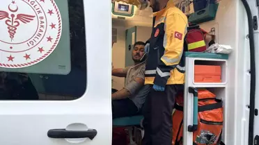 Darıca'da Çatı Yangını: Baba ve Oğlu Hastaneye Kaldırıldı