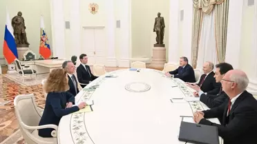 Putin, Trump'ın Temsilcileriyle Bir Araya Geldi