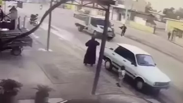 Yolun karşısına geçerken kamyonetin çarptığı çocuk ağır yaralandı