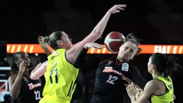 Fenerbahçe Opet 14. Kupasını Kazandı