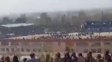 Afganistan'da 13 yaşındaki çocuk, ailesinin katilini binlerce kişinin önünde infaz etti