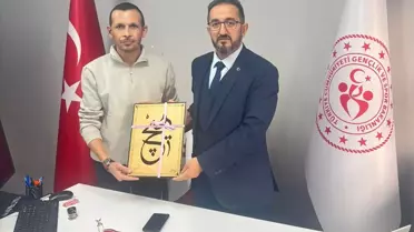 Badmintoncu Ünlü, Müdür Lal’i Ziyaret Etti