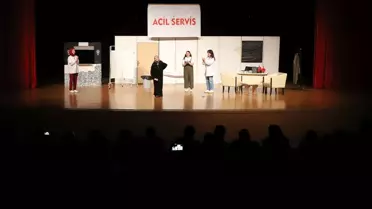 NEVÜ Öğrencilerinden Tiyatro Performansı