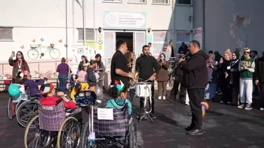 Okul bahçesi şenlik alanına döndü