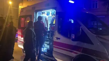 Ataşehir'de Motosiklet Servis Aracına Çarptı