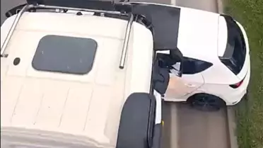 Hafriyat kamyonu, önüne kattığı otomobili 100 metre sürükledi