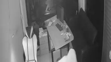 Fatih'te Kargo Dükkanına Soğuk Hava Baskını