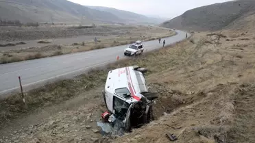 Muş'ta Ambulans Devrildi: 3 Yaralı