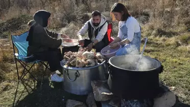 Atlas Öğretmen'den Sahipsiz Kedilere Destek