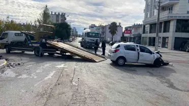 Antalya'da Trafik Kazası: 4 Yaralı