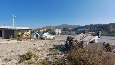 Samandağ'da Otomobil Devrildi: 2 Yaralı