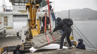 Tunceli'de baraj gölünün çekilmesiyle tarihi sanduka parçası bulundu