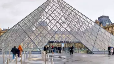 Dünyaca ünlü müzenin başına gelmeyen kalmadı