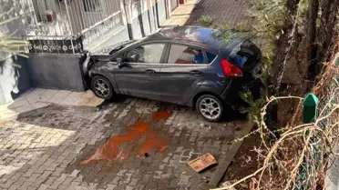 Yozgat'ta Otomobil Apartman Bahçesine Düştü