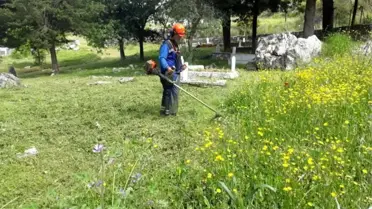 Muğla'da mezarlıklarda temizlik ve bakım çalışmaları aralıksız sürüyor