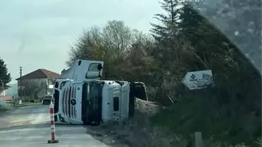 Çaycuma'da Tır Devrildi: Sürücü Yaralı