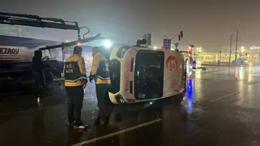 Kocaeli'de Ambulansla Panelvan Çarpıştı