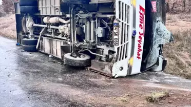 Uşak'ta Midibüs Devrildi: 5 Yaralı
