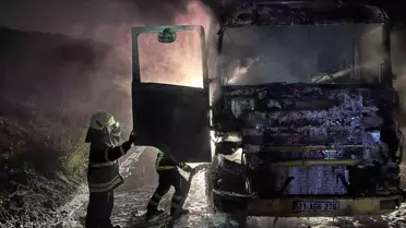 Hatay'da alevlere teslim olan tır kullanılamaz hale geldi