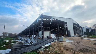 Nilüfer'de iki kaçak yapı daha yıkıldı