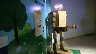 Karton Robot, Öğrencilerle Geri Dönüşümü Anlattı