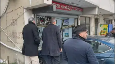 Arnavutköy'de akılalmaz kaza! Araba berber dükkanına daldı