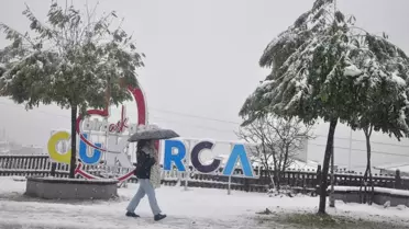 Çukurca'da Kar Yağışı Hayatı Olumsuz Etkiledi
