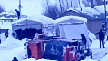 Yüksekova'da Karla Mücadele Aracı Devrildi