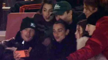 Dua Lipa, gittiği maça damga vurdu 