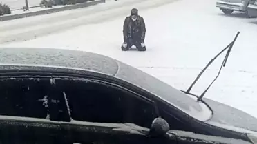 Kar Yağışı Altında Secde