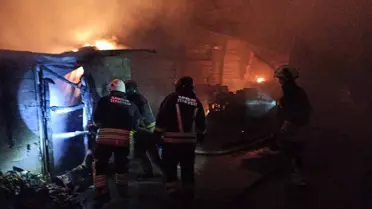 Samsun'da İnşaat Malzemeleri Deposunda Yangın