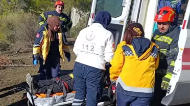 Denizli'de Traktör Devrildi, Sürücü Kurtarıldı