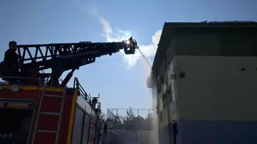 Siirt'te Okullar için Kar ve Buz Temizliği