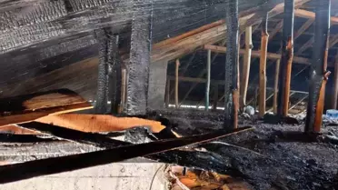 Gevaş'ta Çatı Yangını