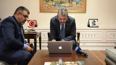 Vali Sezer, AA'nın Yılın Kareleri Oylamasına Katıldı