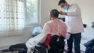 Balıkesir'de 'yakın berber' uygulaması: İlçe ilçe dolaşarak hizmete devam ediyor