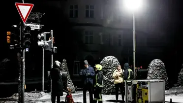 Berlin'de kriz derinleşiyor: Karanlığın 3. gününde binlerce kişi buz kesti