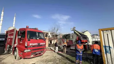 Arnavutköy'de Çatı Yangını Paniğe Neden Oldu