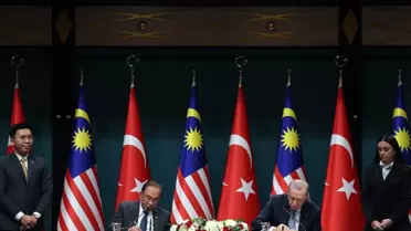 Cumhurbaşkanı Erdoğan, Malezya Başbakanı İbrahim'e Cumhuriyet Nişanı Tevcih Etti