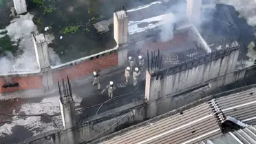 Gaziosmanpaşa'da Yangın: İtfaiye Mücadelesi Dronla Kaydedildi