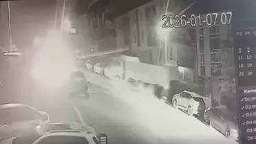 Hızla Geri Giden Kamyon 3 Araca Çarptı