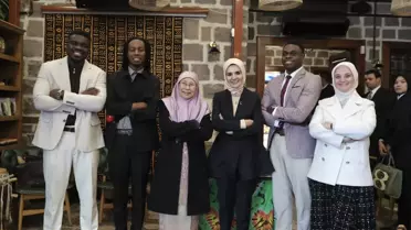 Malezya Başbakanı'nın eşi Ankara'da Afrika Evi'ni ziyaret etti