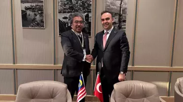 Bakan Kacır, Malezya Yatırım, Ticaret ve Sanayi Bakanı Johari Abdul Ghani ile görüştü